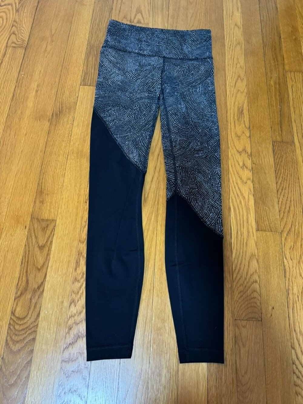 Lululemon Free-Spirit Ice Gray & Black Speed Wunder Tight, 28" - Size 4